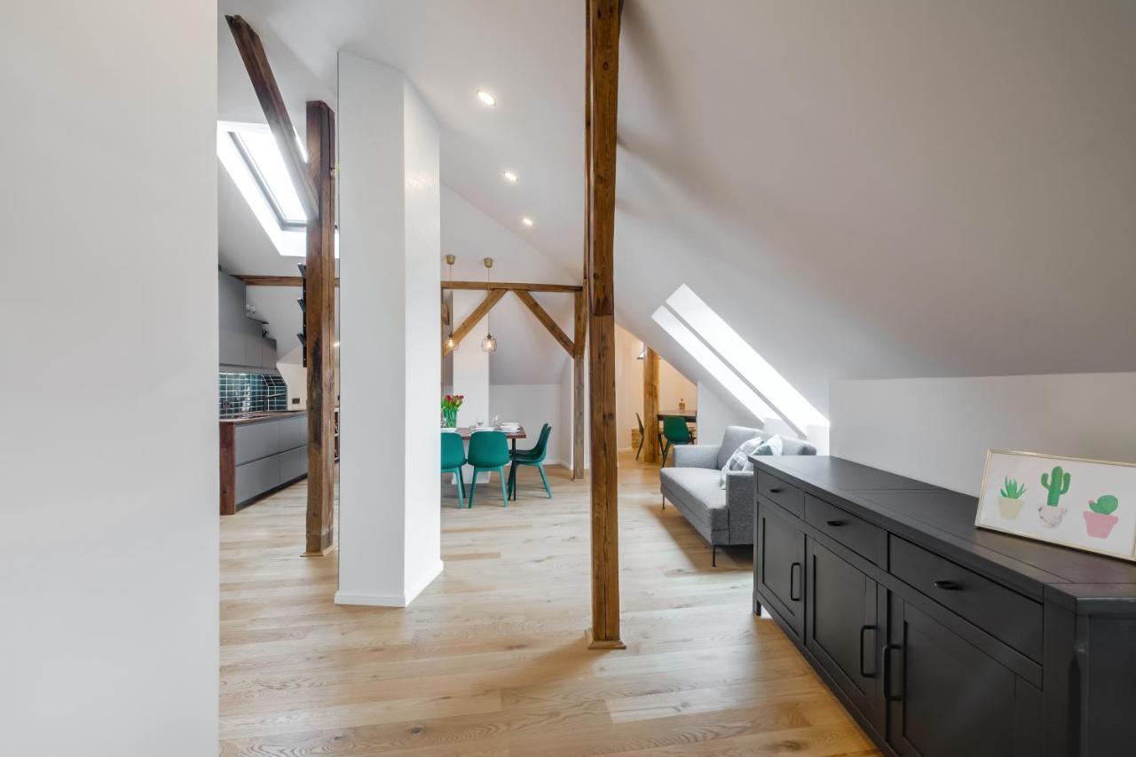 Apartment Big Design - Sleeps 12 - Location