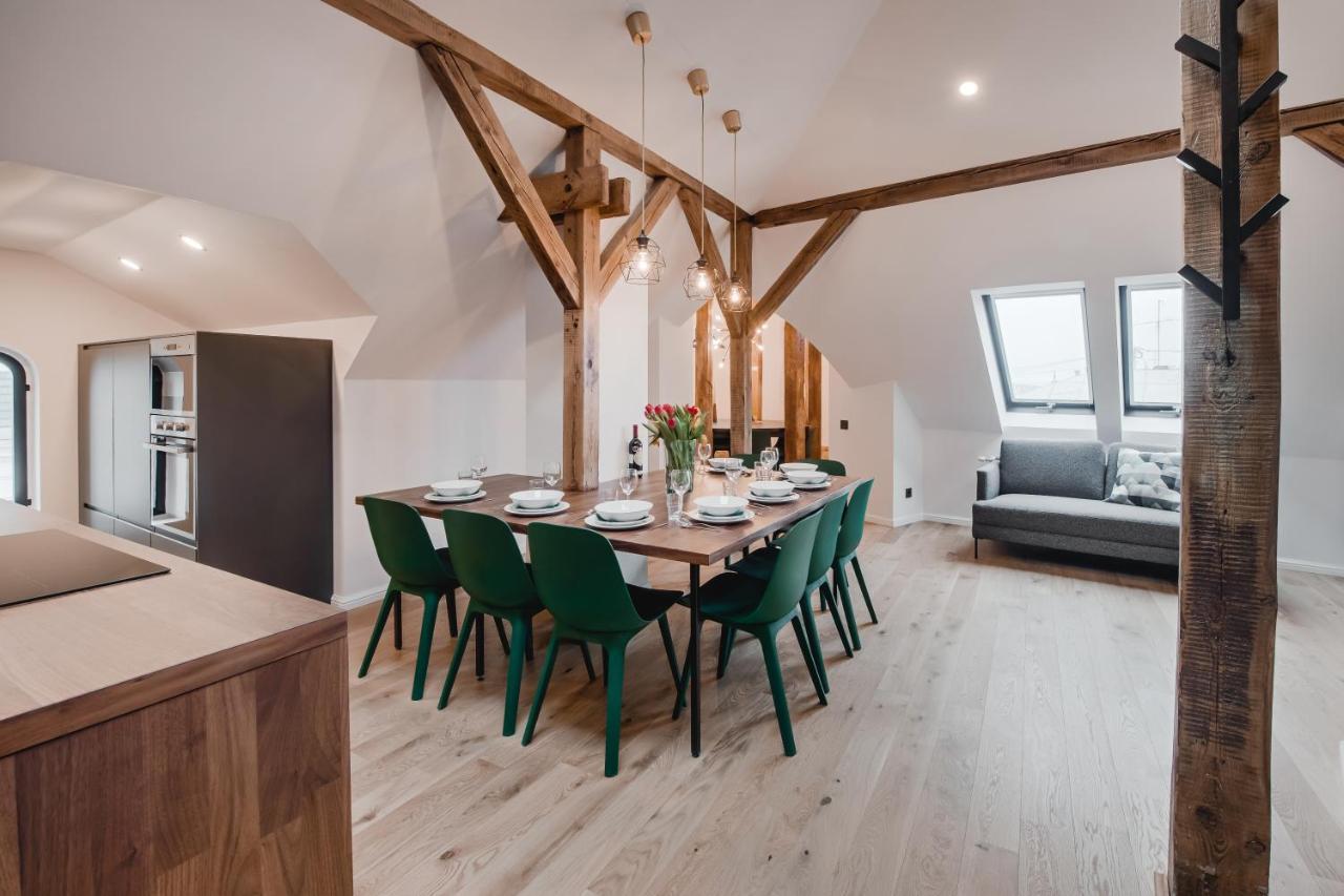Apartment Big Design - Sleeps 12 - Location *
