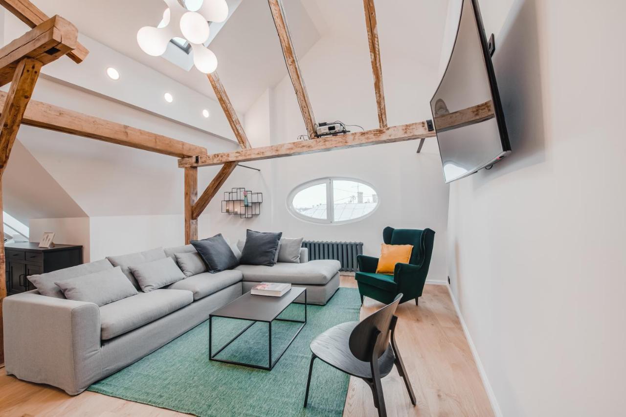 Big Design - Sleeps 12 - Location Apartment