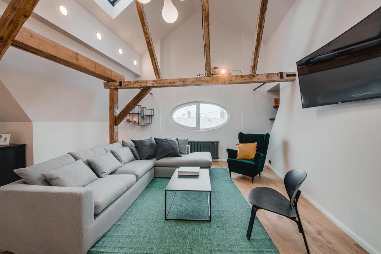 Big Design - Sleeps 12 - Location Riga