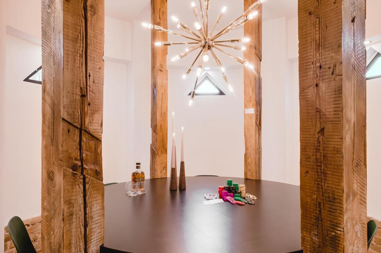 Big Design - Sleeps 12 - Location