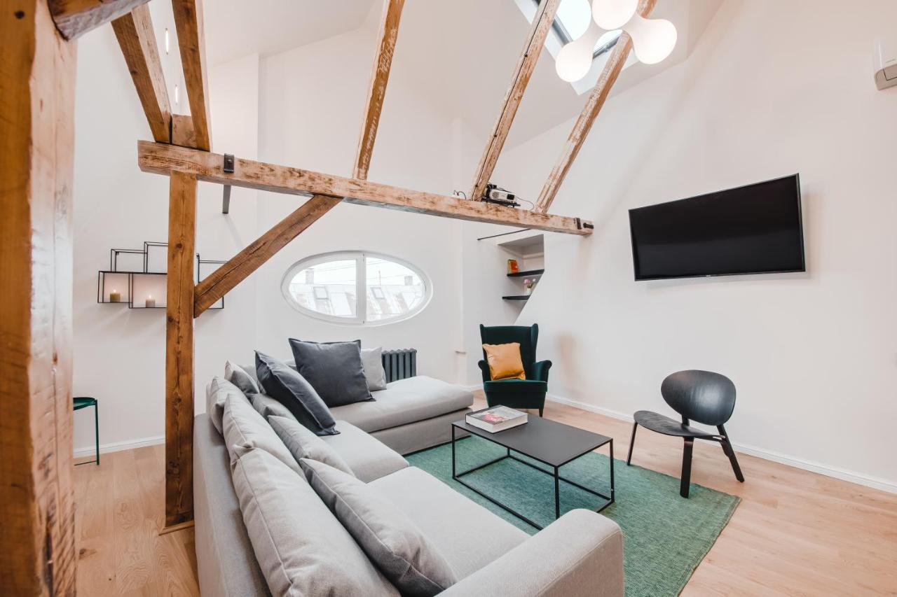 Big Design - Sleeps 12 - Location *