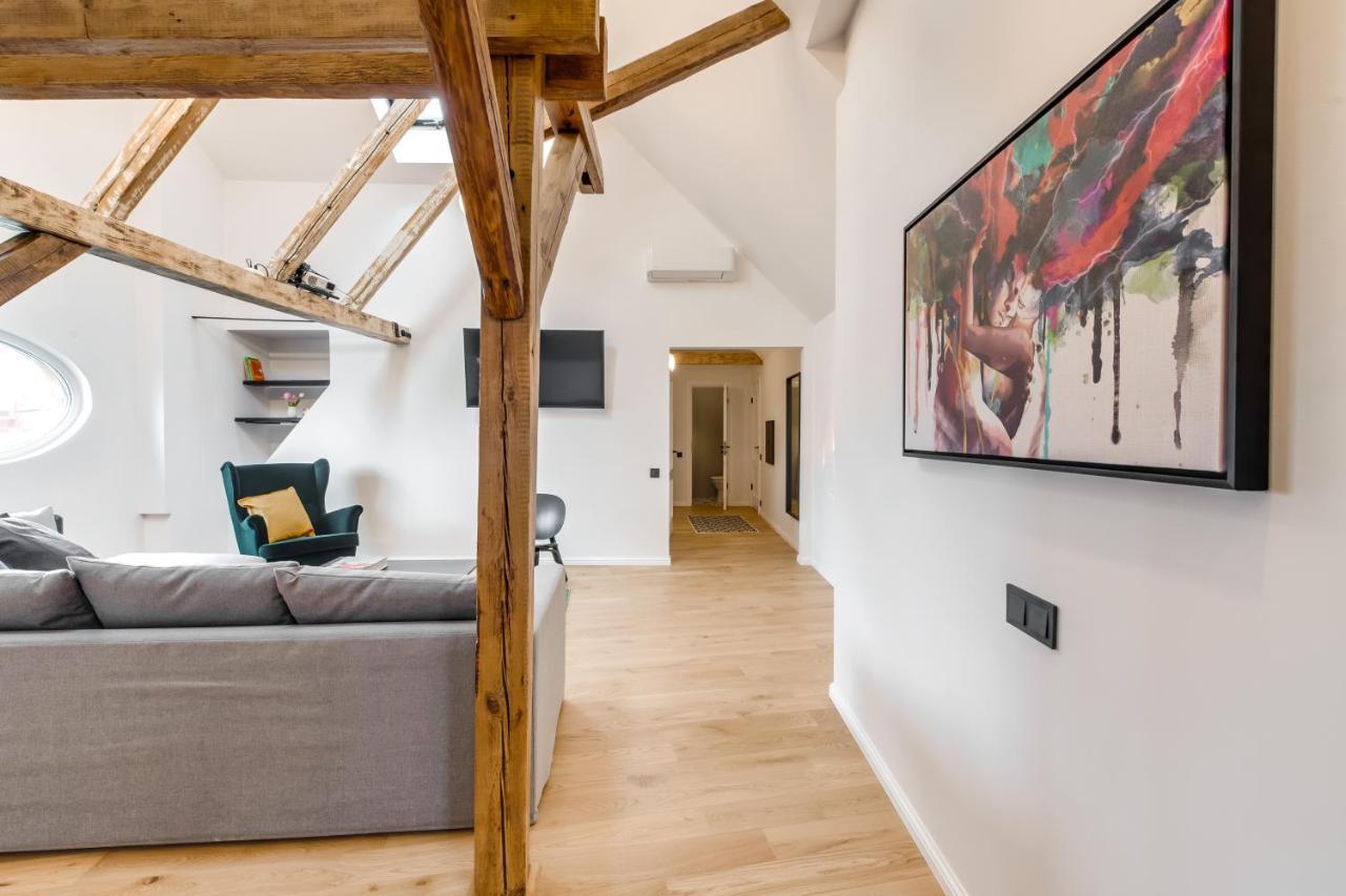 Big Design - Sleeps 12 - Location Riga