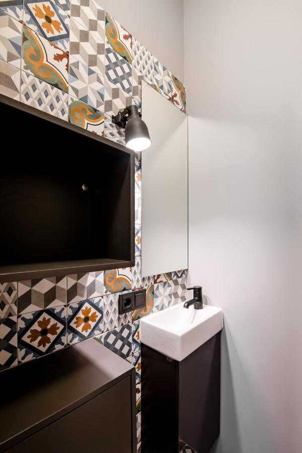 Big Design - Sleeps 12 - Location Riga