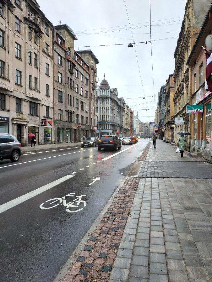 Tiny Non-smoking Caka & Free Parking Apartment Riga