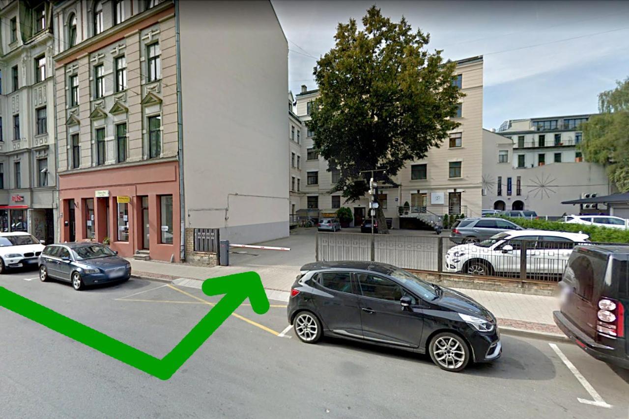 Korter Dzirnavu 92, Free Private Parking