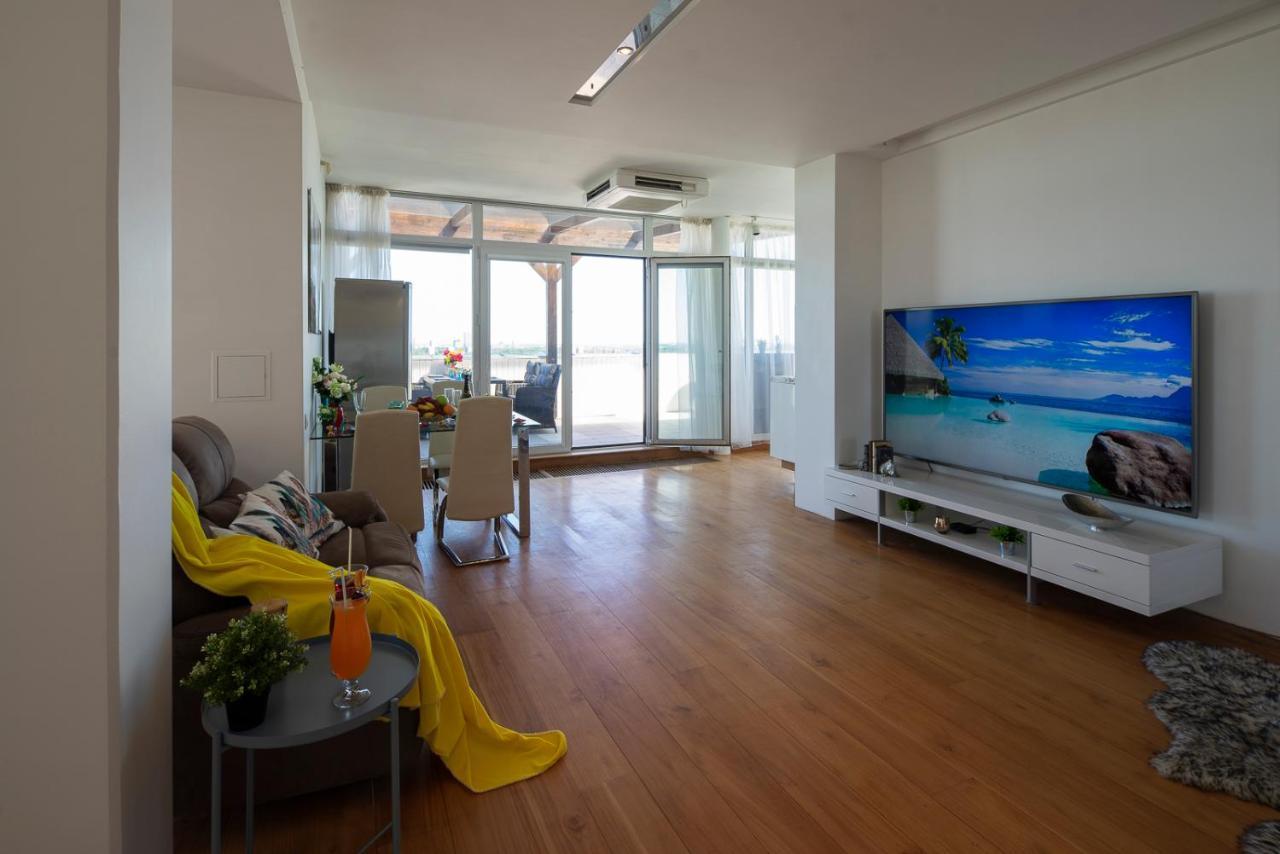 Skyhouse Private Penthouse And *