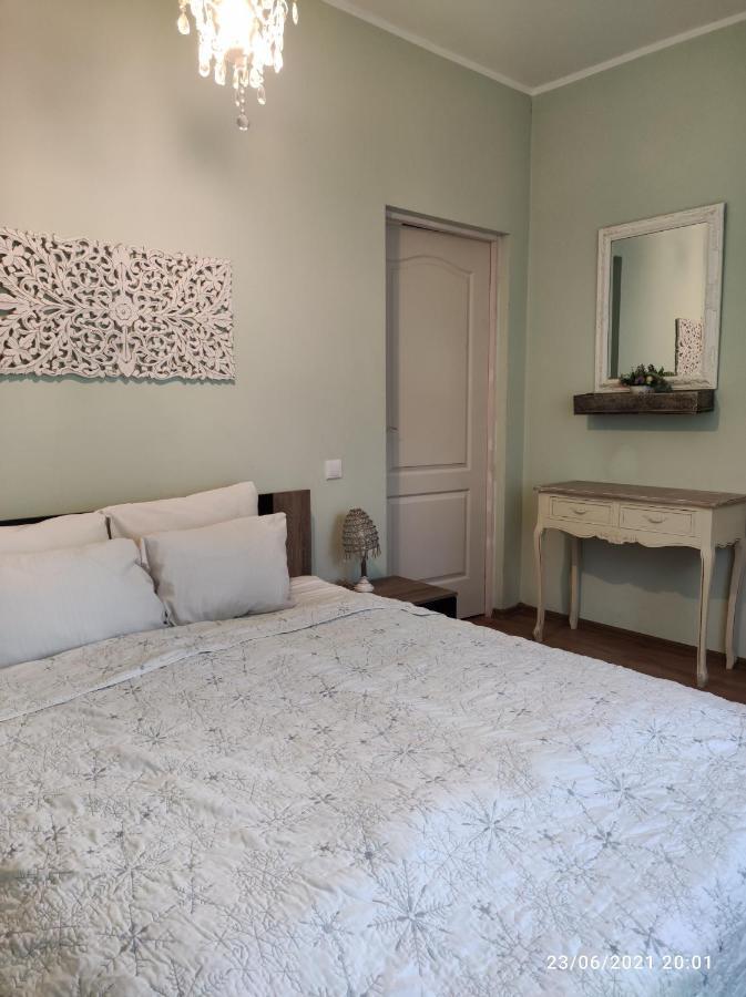 Boutigue House With Terrace And Garden Free Parking Apartment