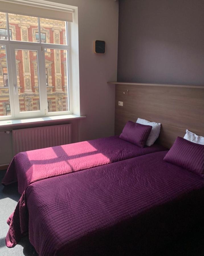 Fancy 2 Bed In Centre Apartment *
