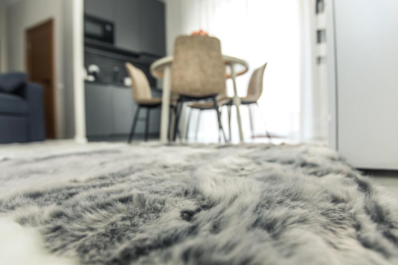 New Modern In The Old Town Apartment *