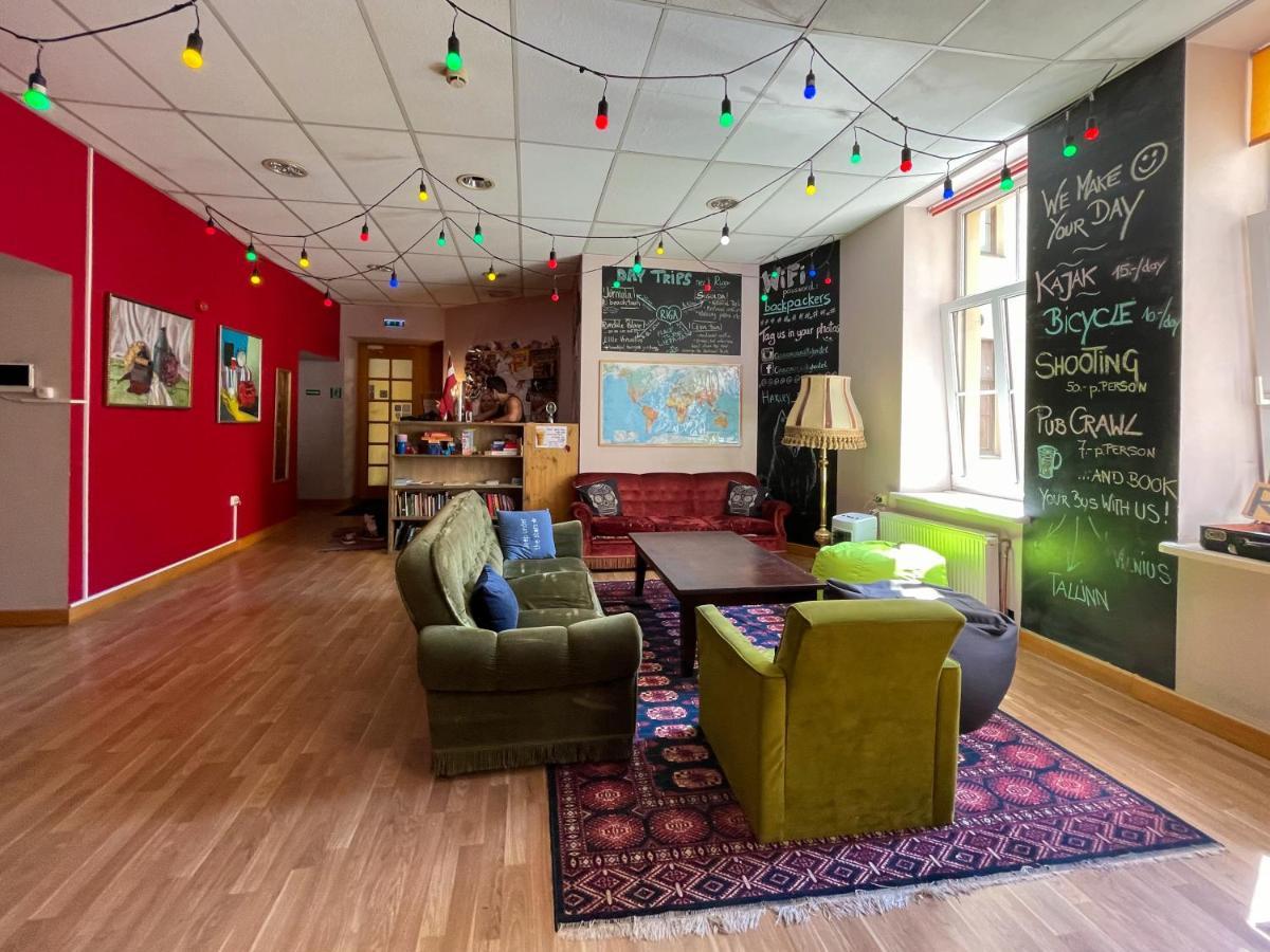 Cinnamon Sally Backpackers *