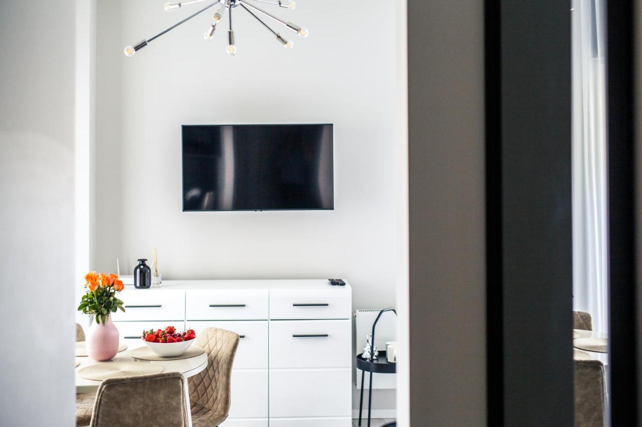 New Modern In The Old Town Apartment *