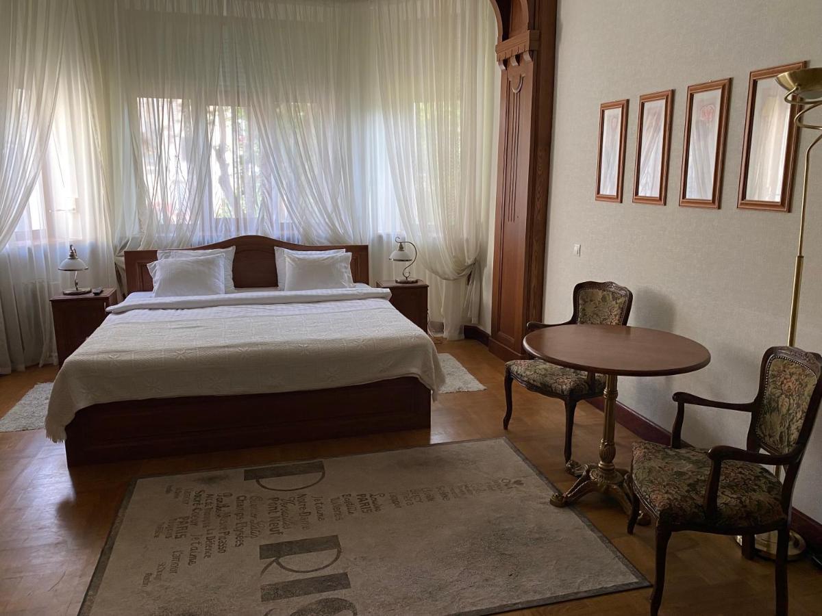 Kert Free Parking Aparthotel