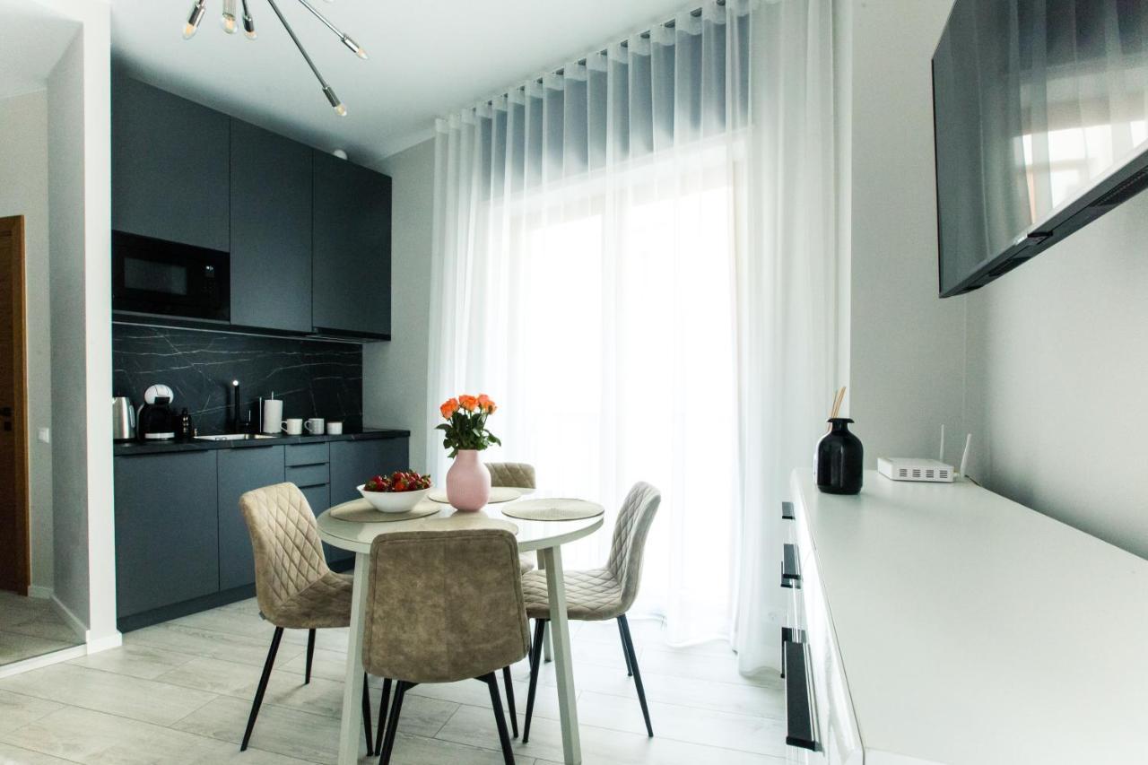 New Modern In The Old Town Apartment *
