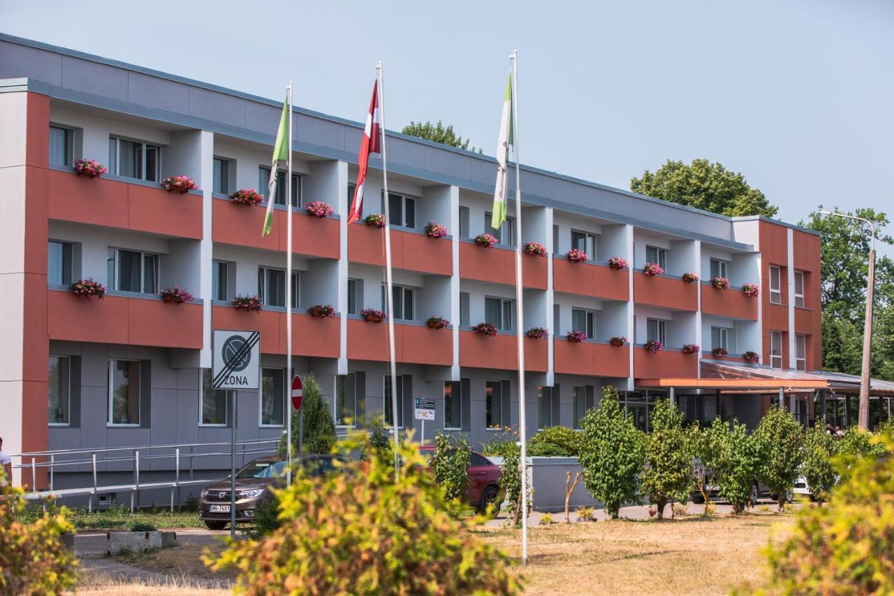 Mezaparks Viesnīca