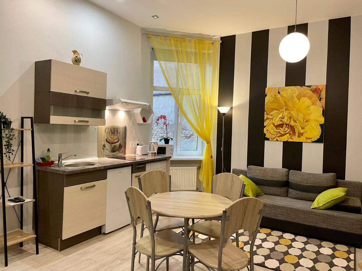 Modern-style Flat 2 *