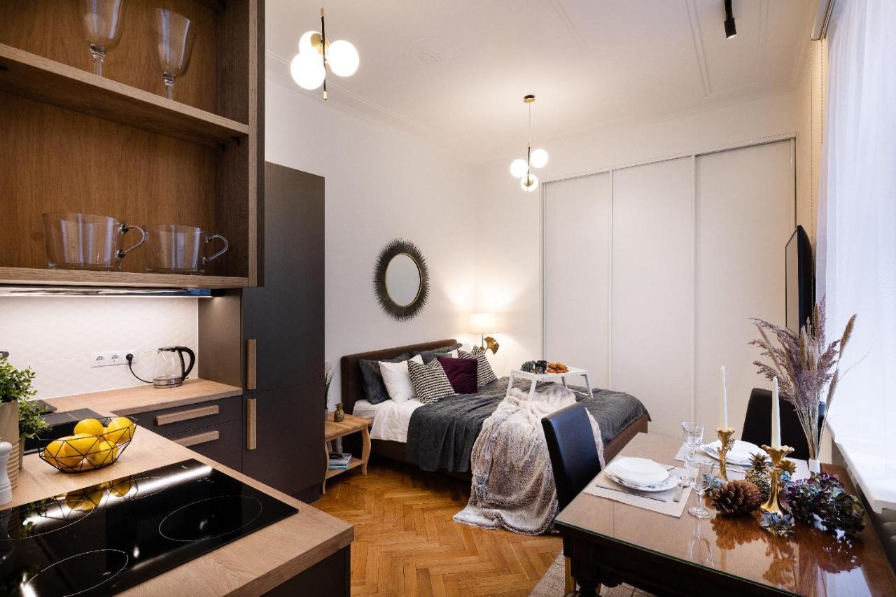 Brivibas House Design In City Center Aparthotel