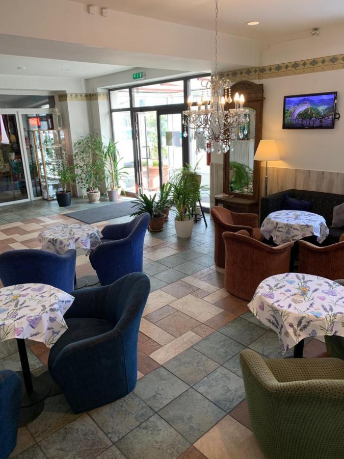 Nb With Free Parking 3* Riga