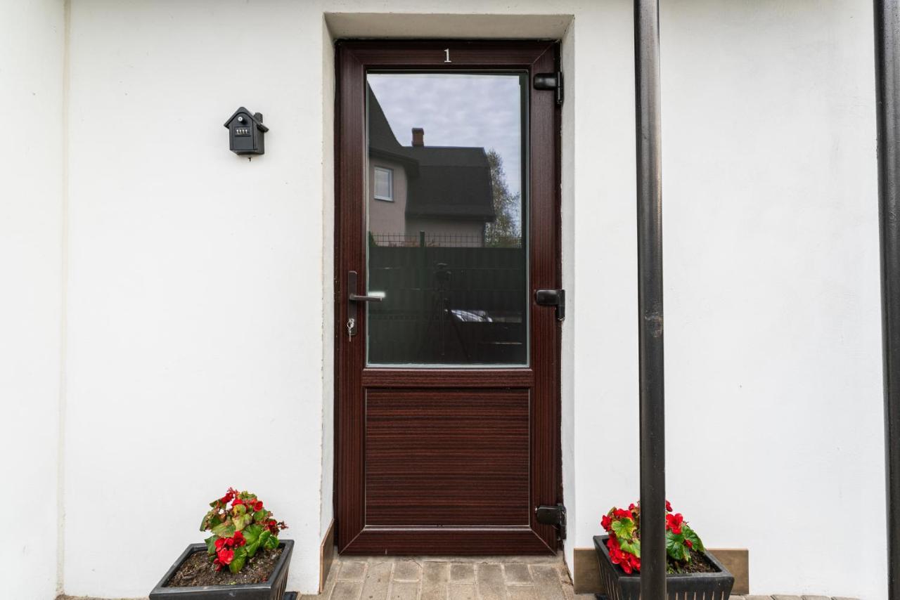 Family Garden With Free Private Parking & Playground *