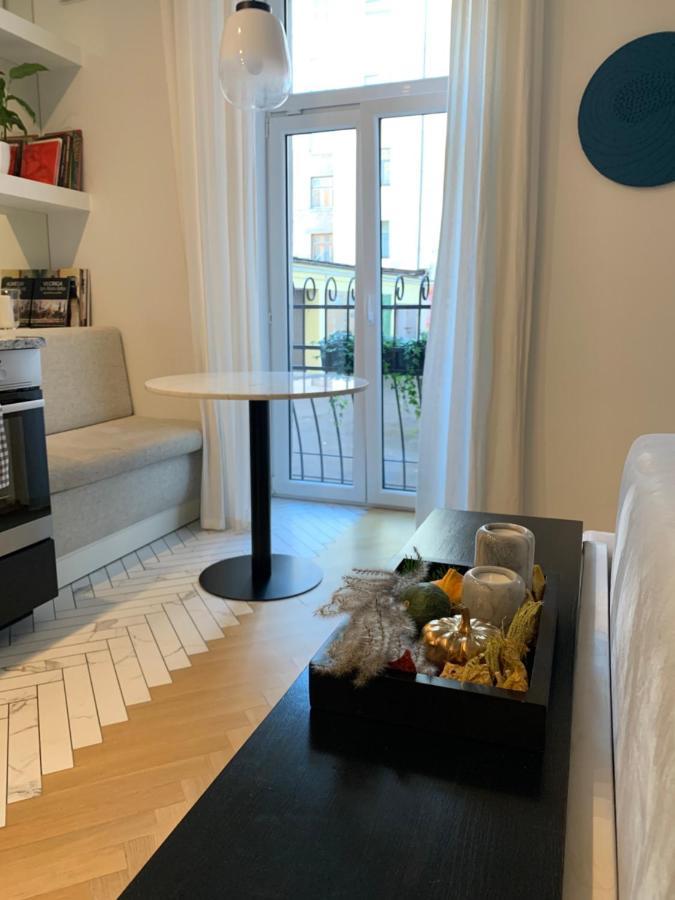 Miro French - Quiet Chic, Free Private Parking *