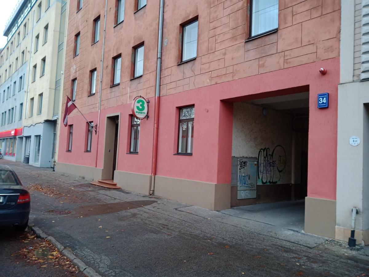 Family Or Group In Silent Center Apartment *