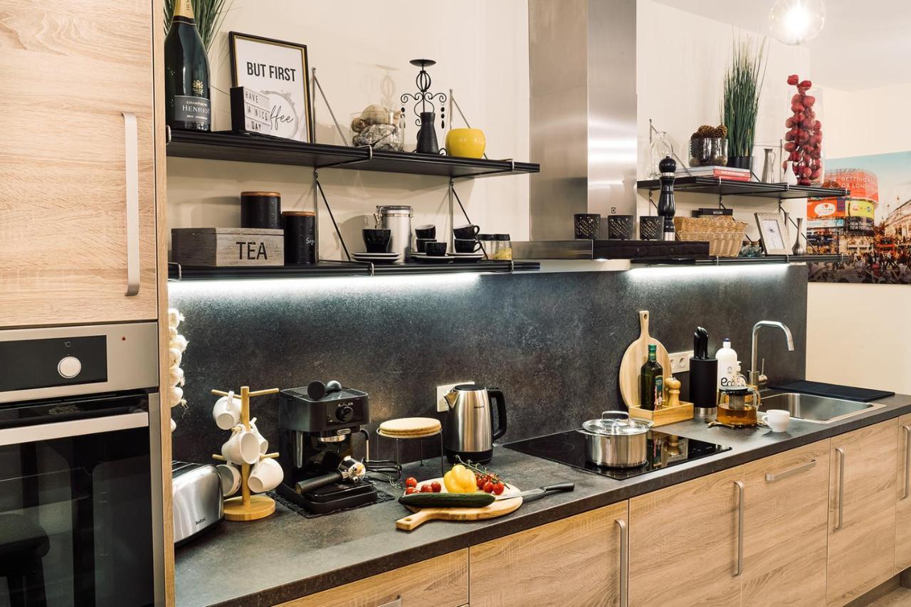 Morrison Apartment/15 Guests/7bedrooms/riga Old Town