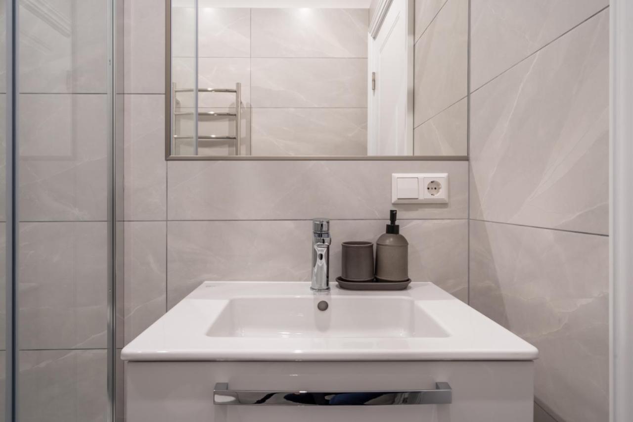 Huoneisto Lacplesa24 - Modern In Center Riika