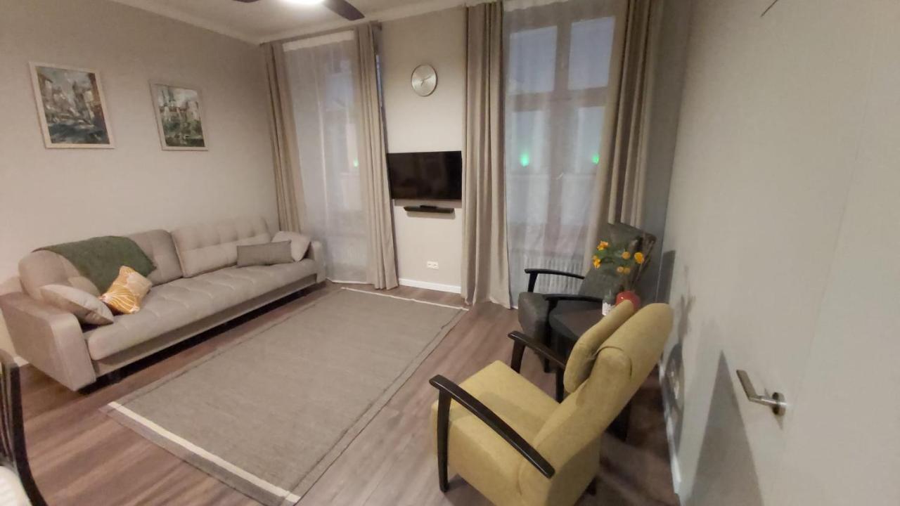 Old Town Modern Apartment
