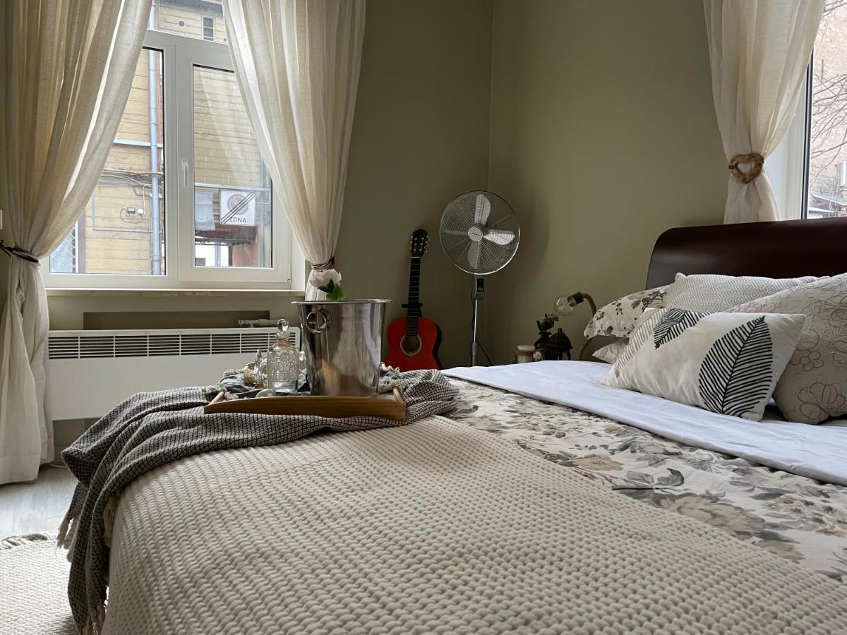 Exquisite 1br Apt W Garden In Center Riga