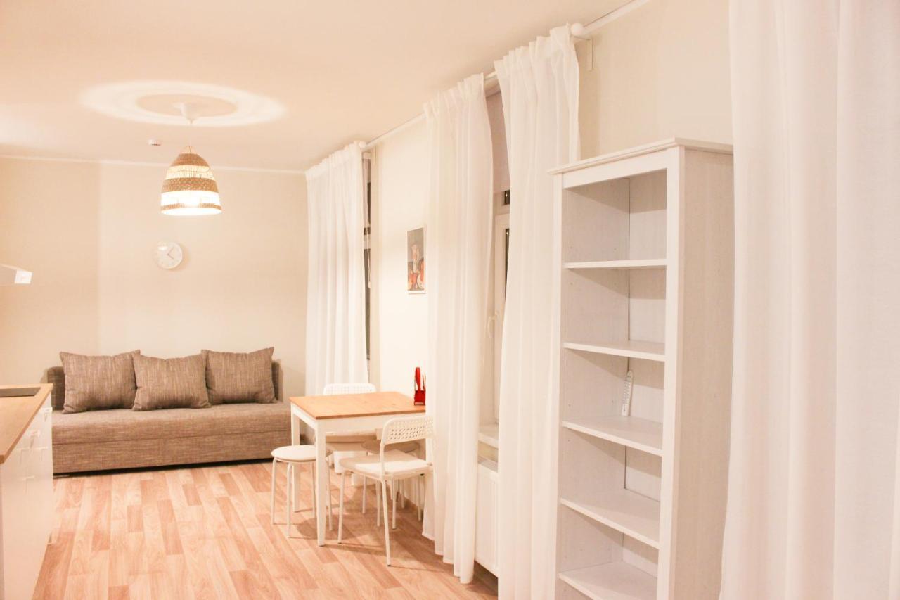 Bright Spacious In With Free Parking