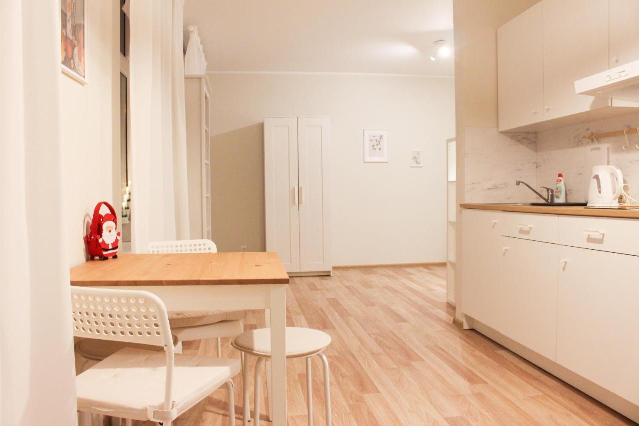 Bright Spacious In With Free Parking * Riga