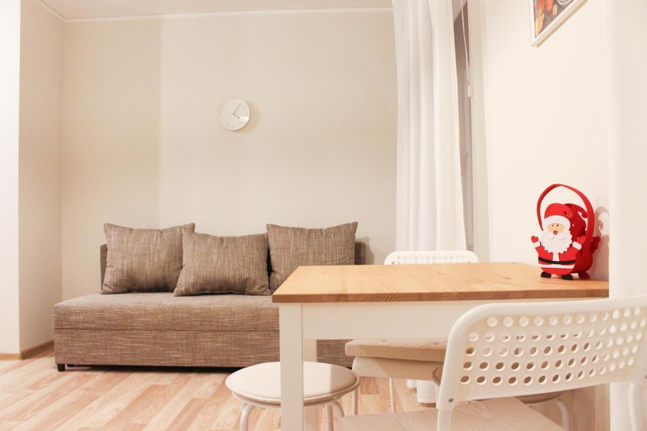 Bright Spacious In With Free Parking Riga