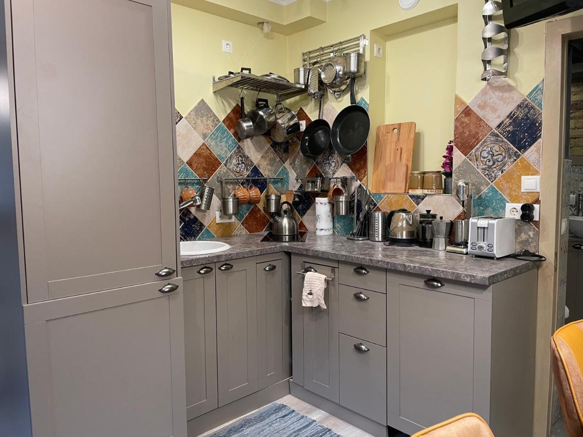Apartment Exquisite 1br Apt W Garden In Center Riga