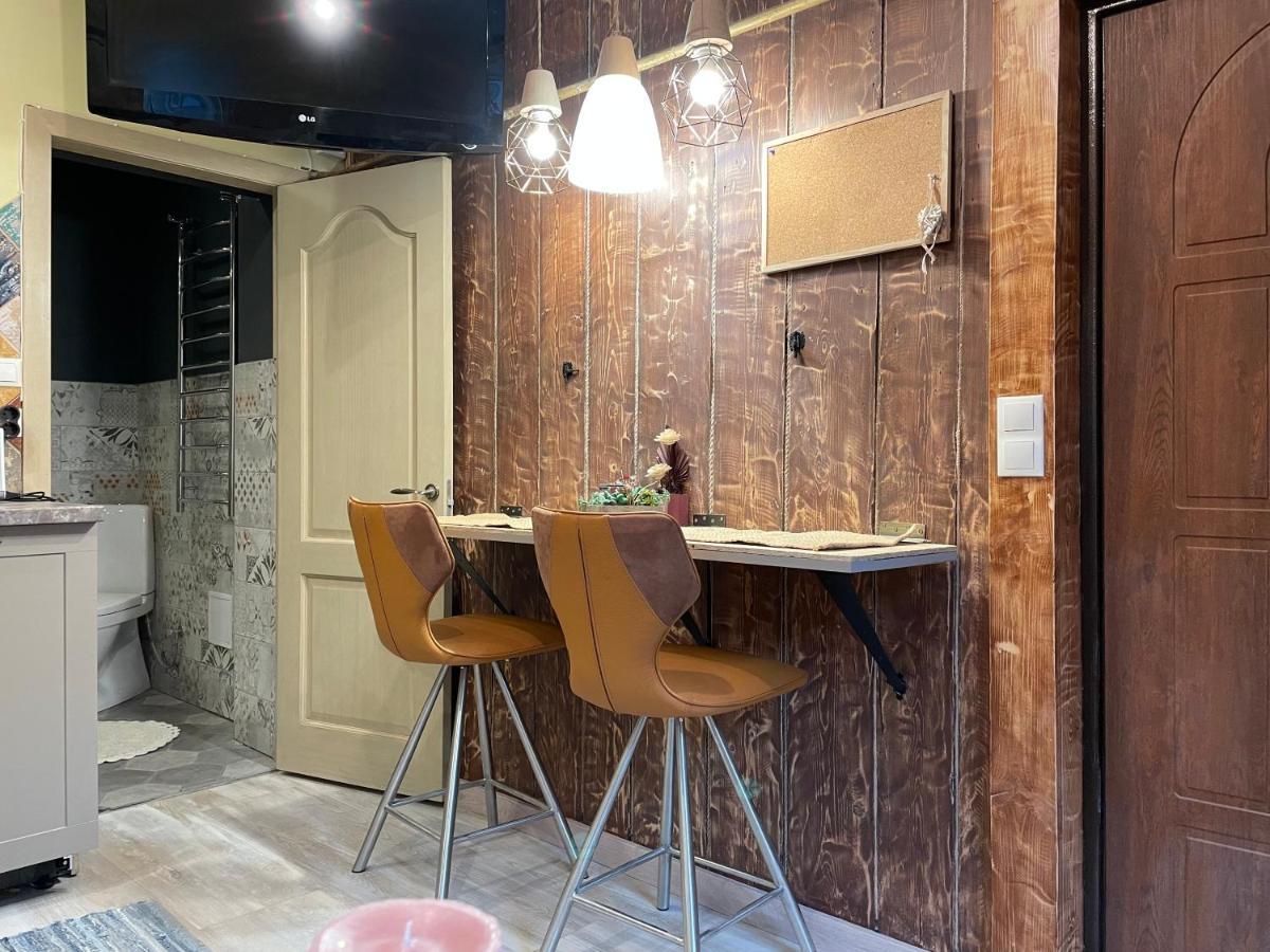 Exquisite 1br Apt W Garden In Center Apartment *
