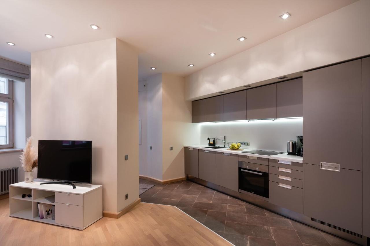 Apartment Old Two Bedroom With 2 Bathrooms *