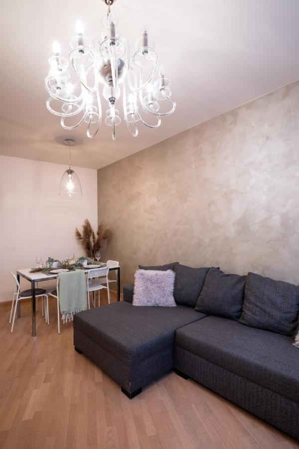 Old Two Bedroom With 2 Bathrooms