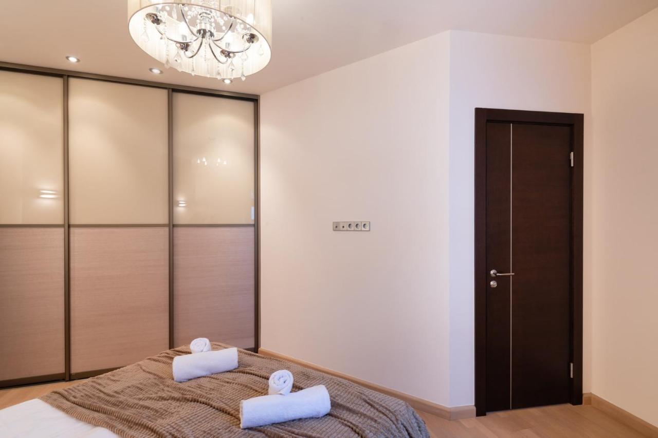 Old Two Bedroom With 2 Bathrooms Căn hộ *