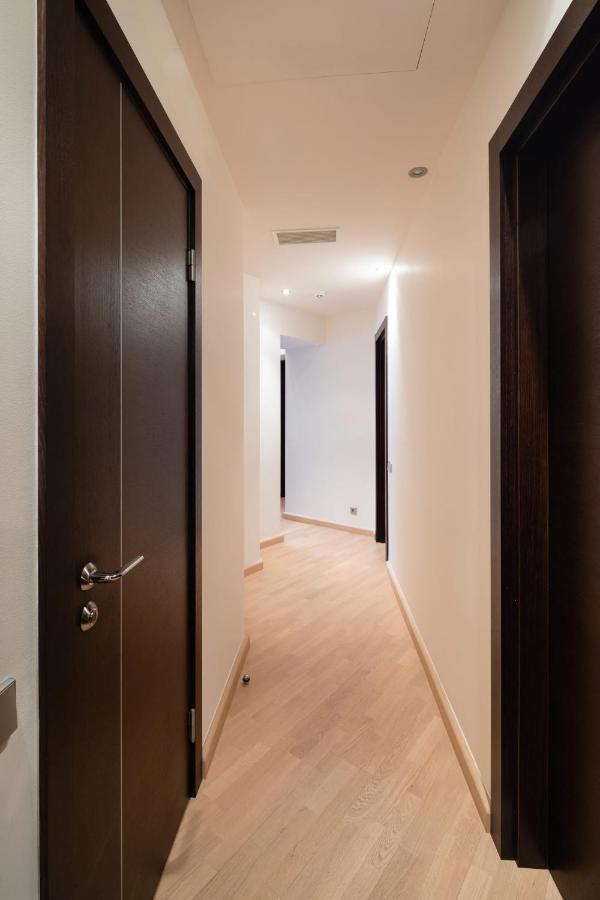 Căn hộ Old Two Bedroom With 2 Bathrooms