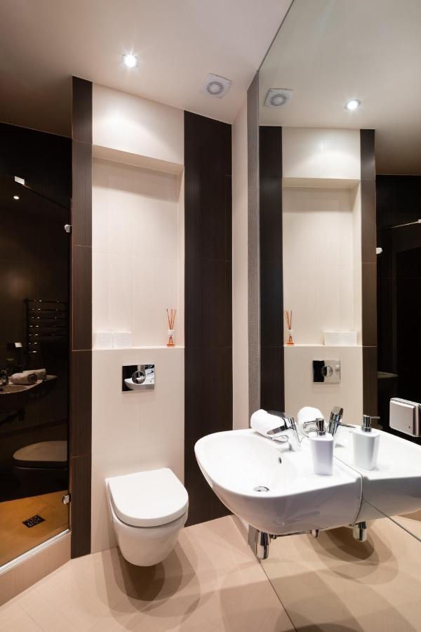 Old Two Bedroom With 2 Bathrooms Căn hộ *