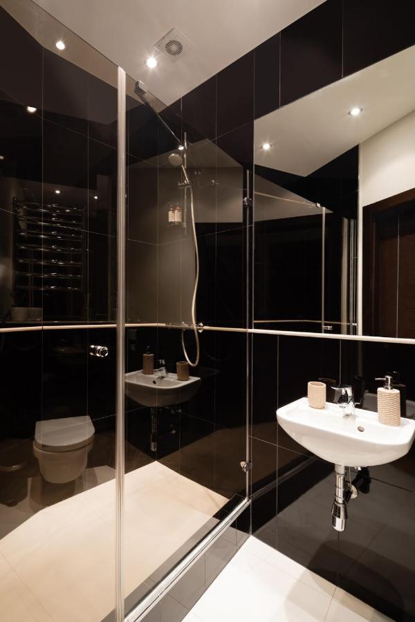 Old Two Bedroom With 2 Bathrooms Căn hộ Riga
