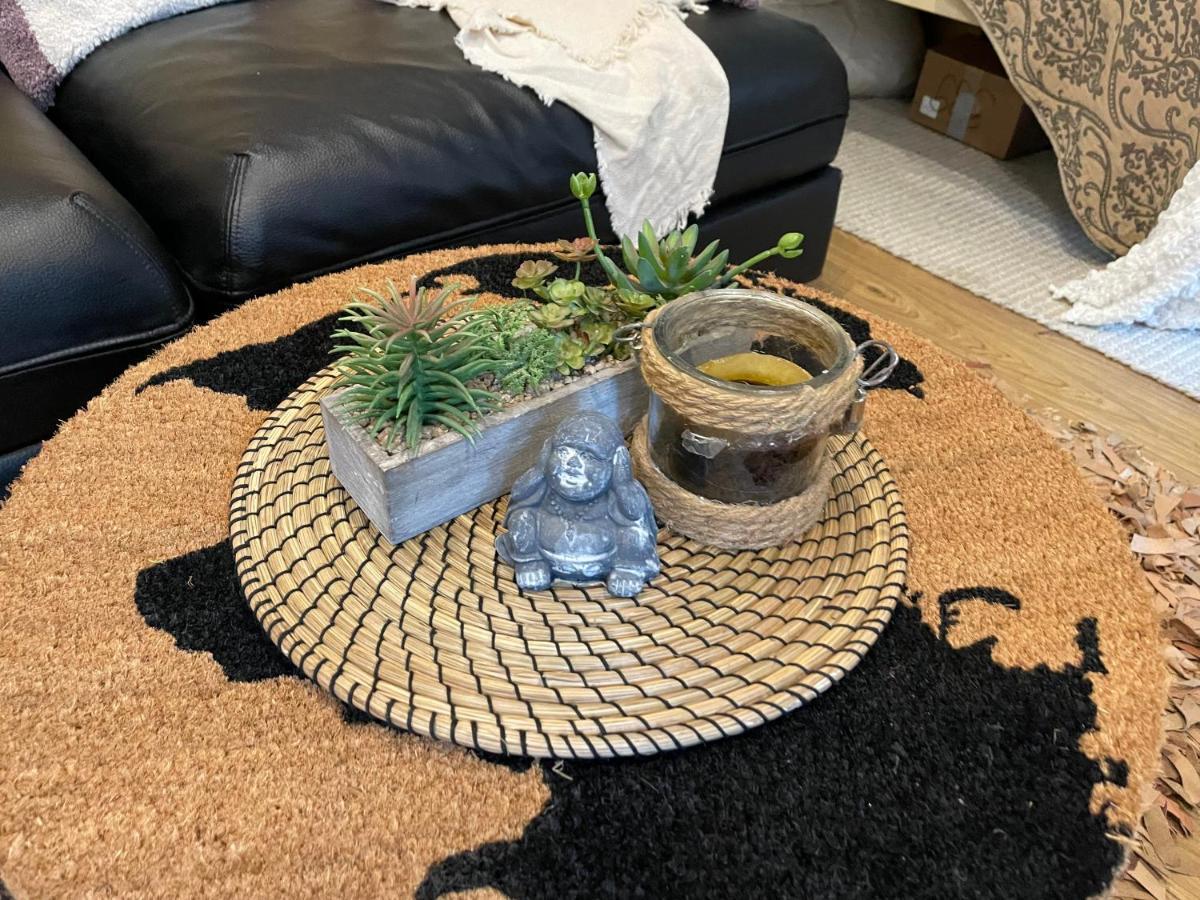 Exquisite 1br Apt W Garden In Center