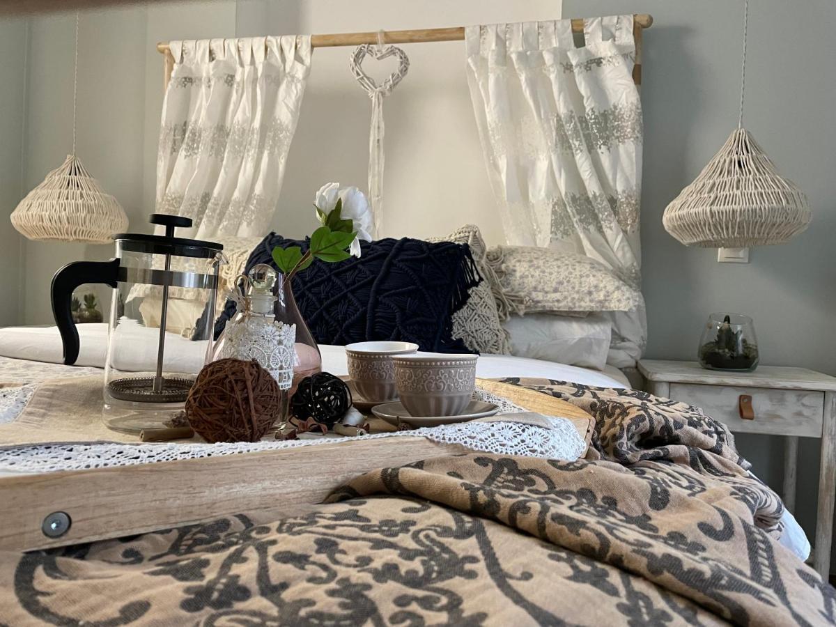 Exquisite 1br Apt W Garden In Center