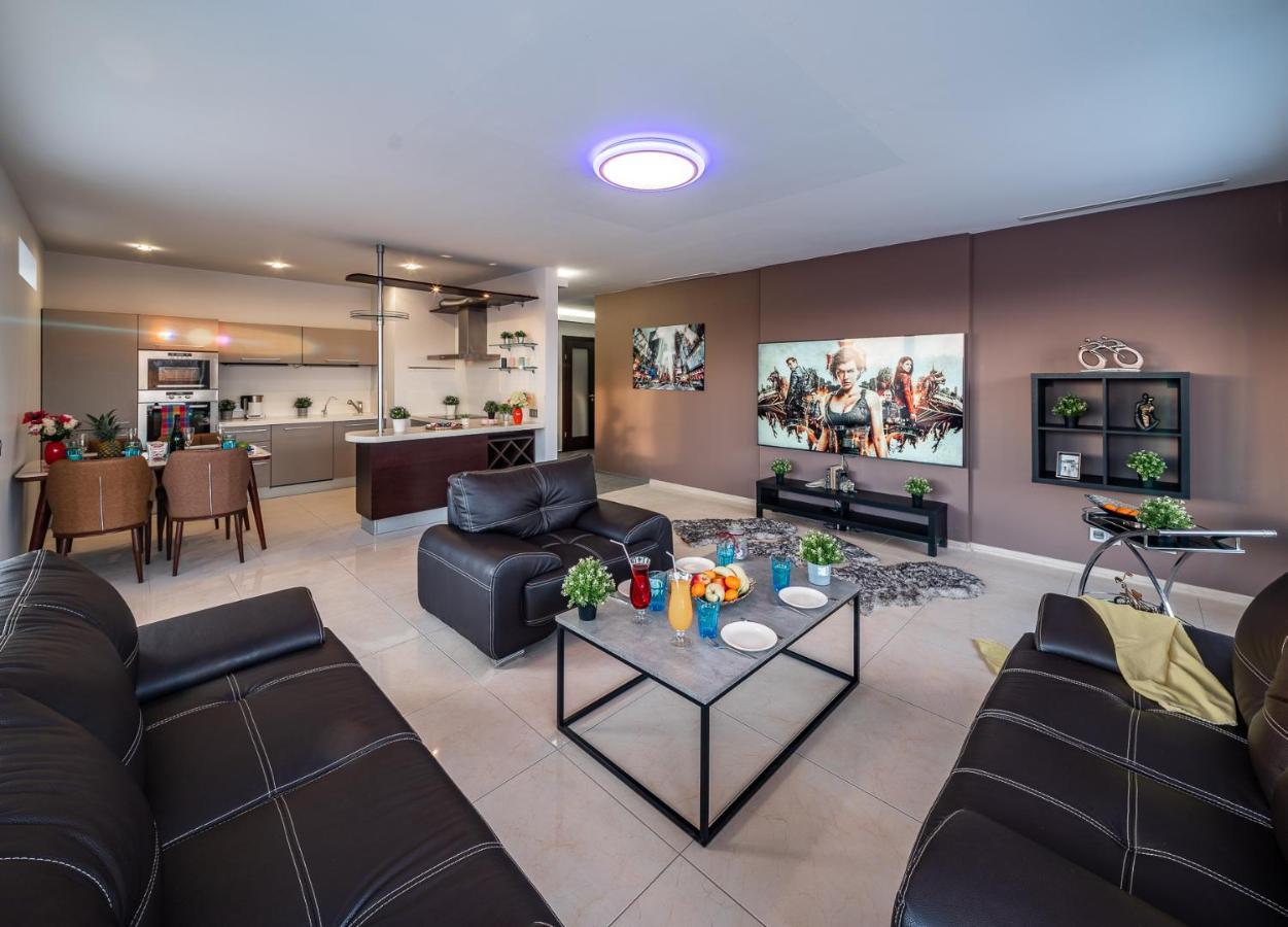 Skyhouse Lux Penthouse & * Riga