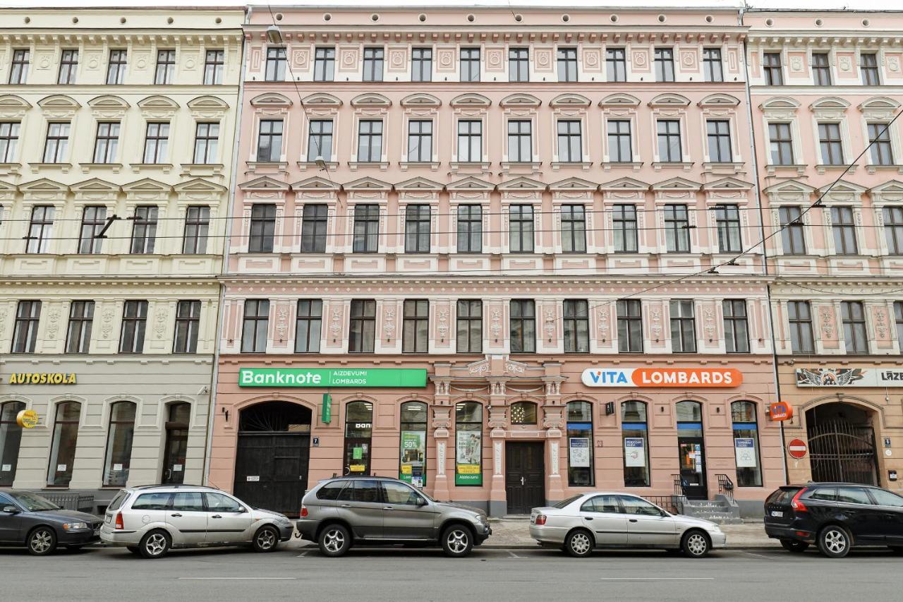 Lovely & Stylish Center Studio Apartment *