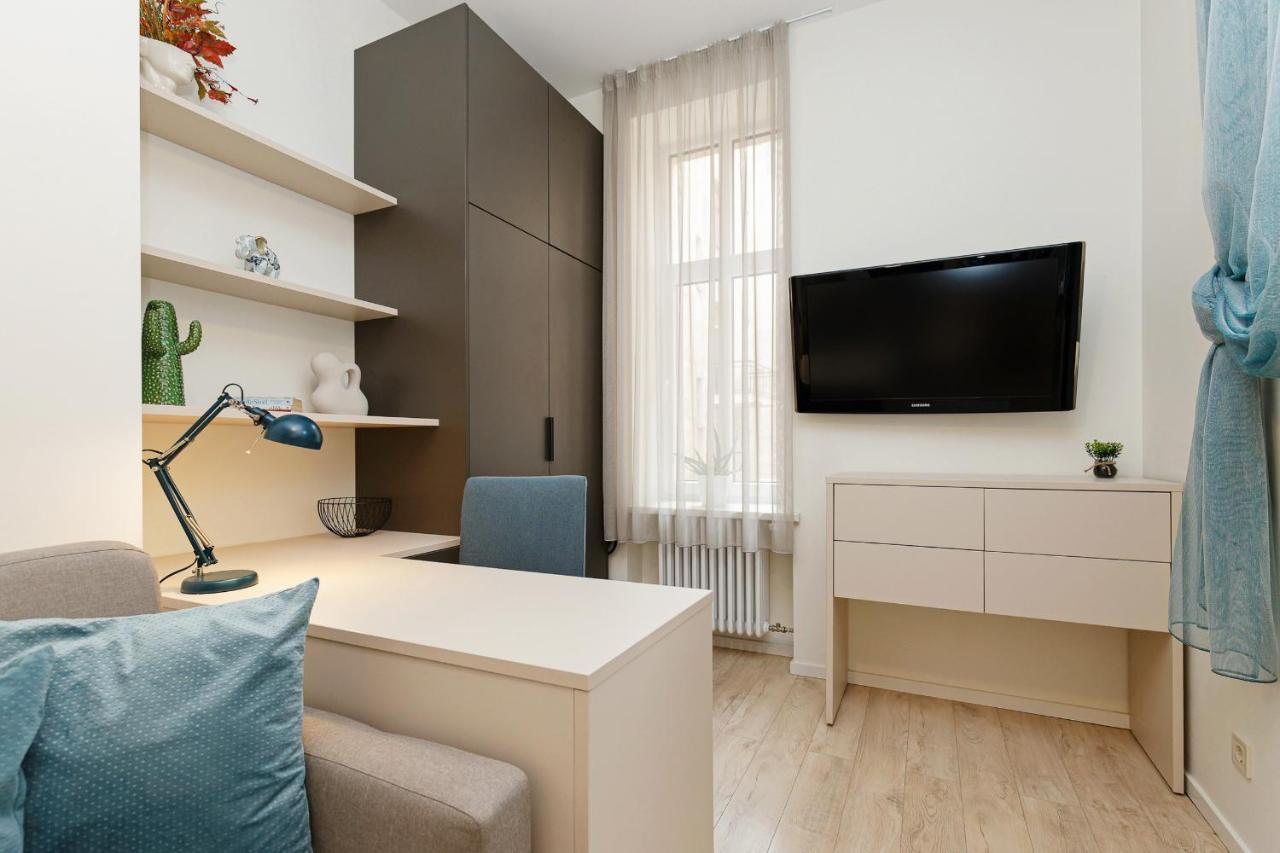 Lovely & Stylish Center Studio Apartment *