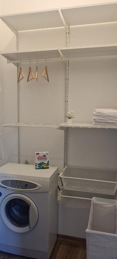 Art Deco One-bedroom In Library House With Free 5g Wifi Apartamento Riga
