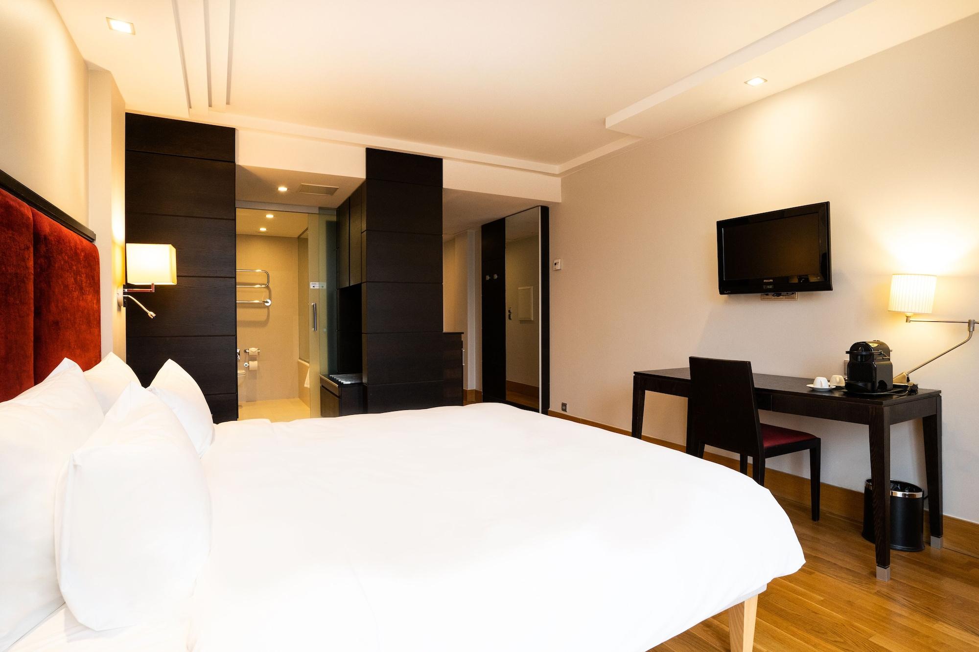 Khách sạn Radisson Blu Elizabete Hotel, 4*