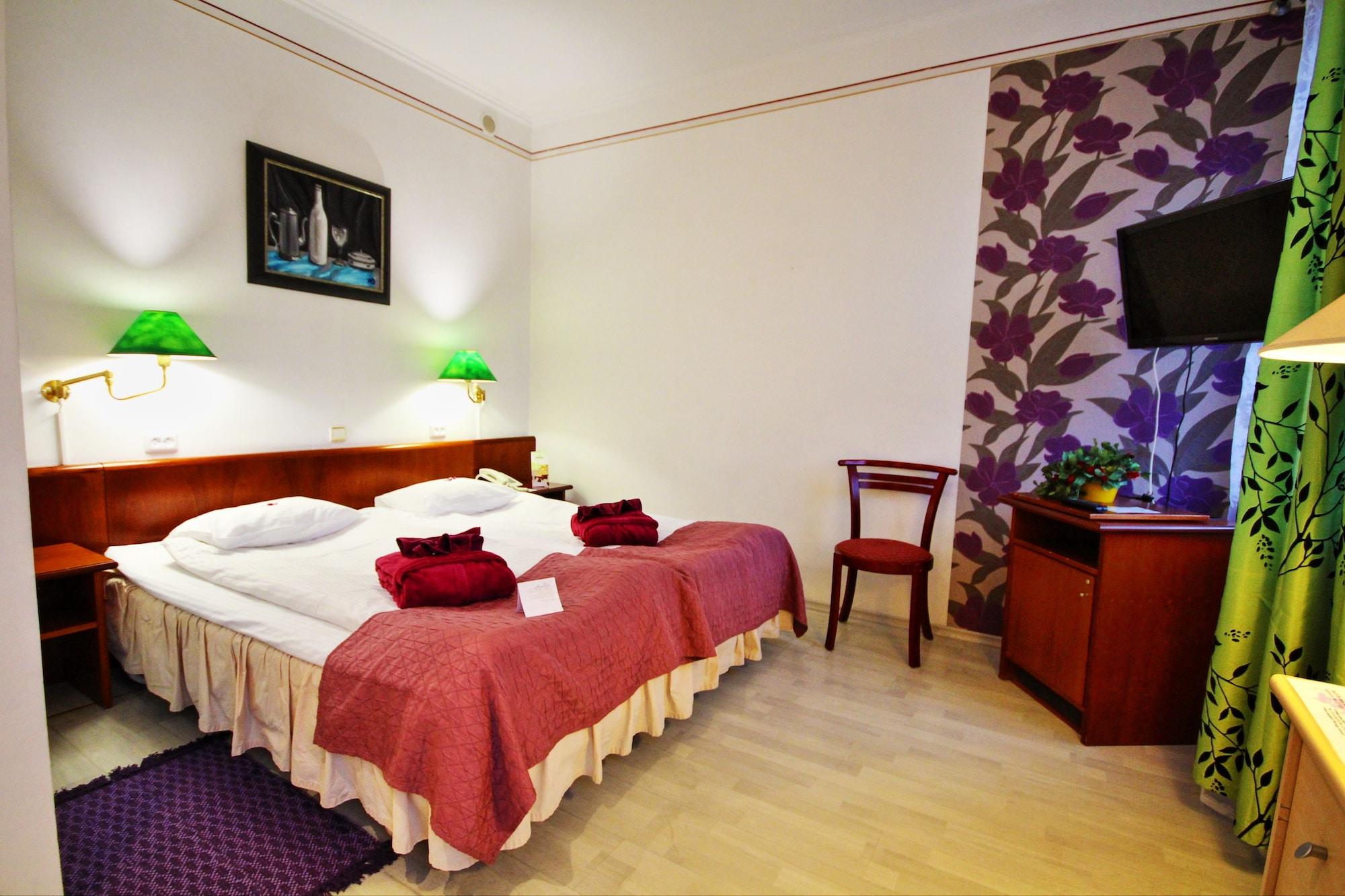 Nb With Free Parking Hotel