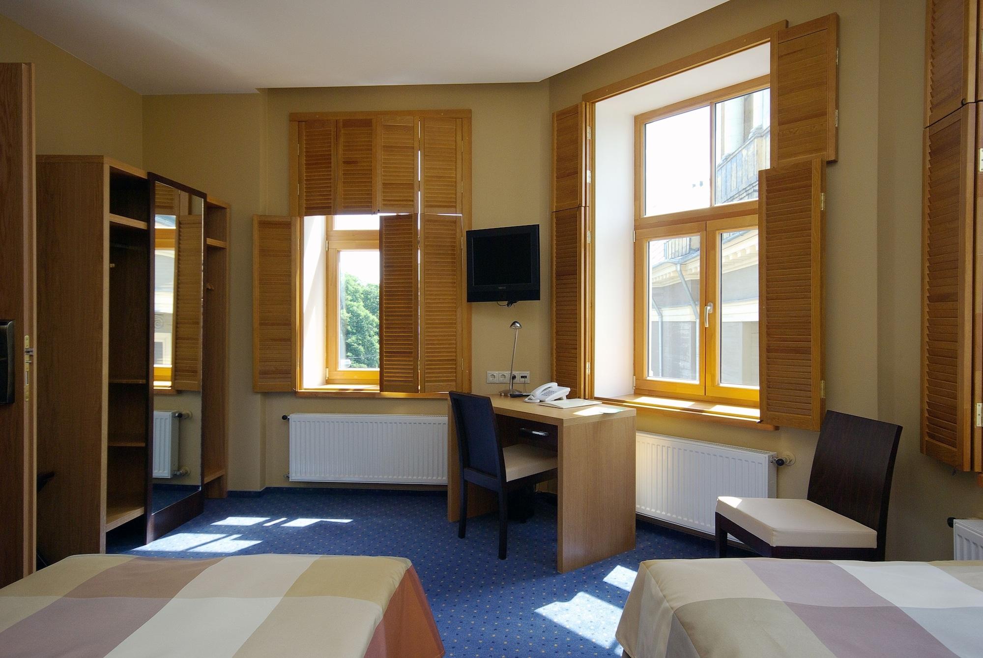 Hanza Hotel 3*