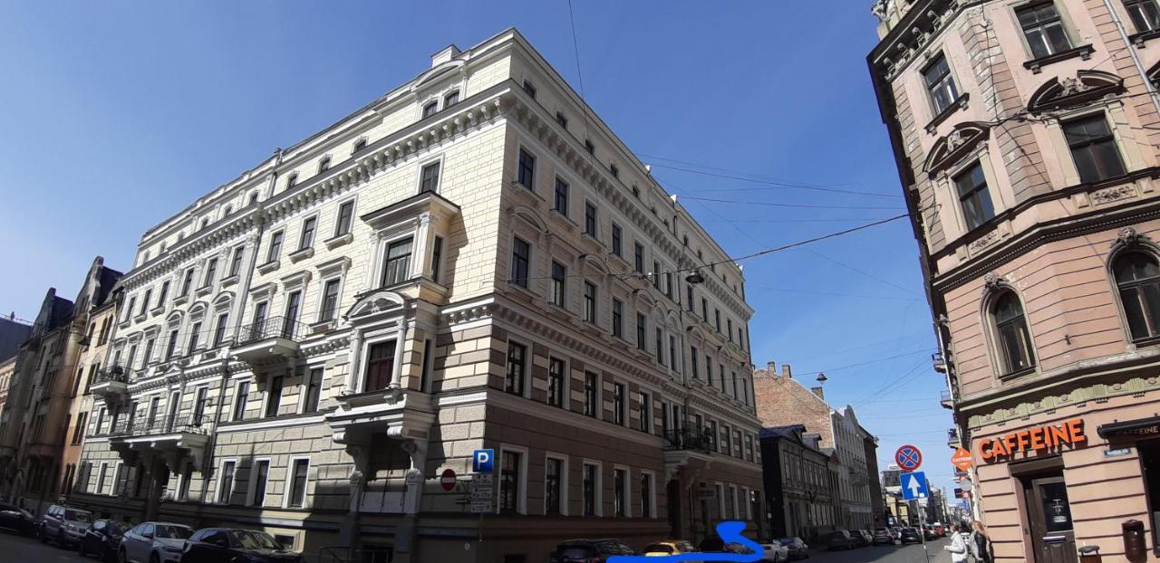 Premium - Ground Floor With Separate Entrance Dzīvoklis *